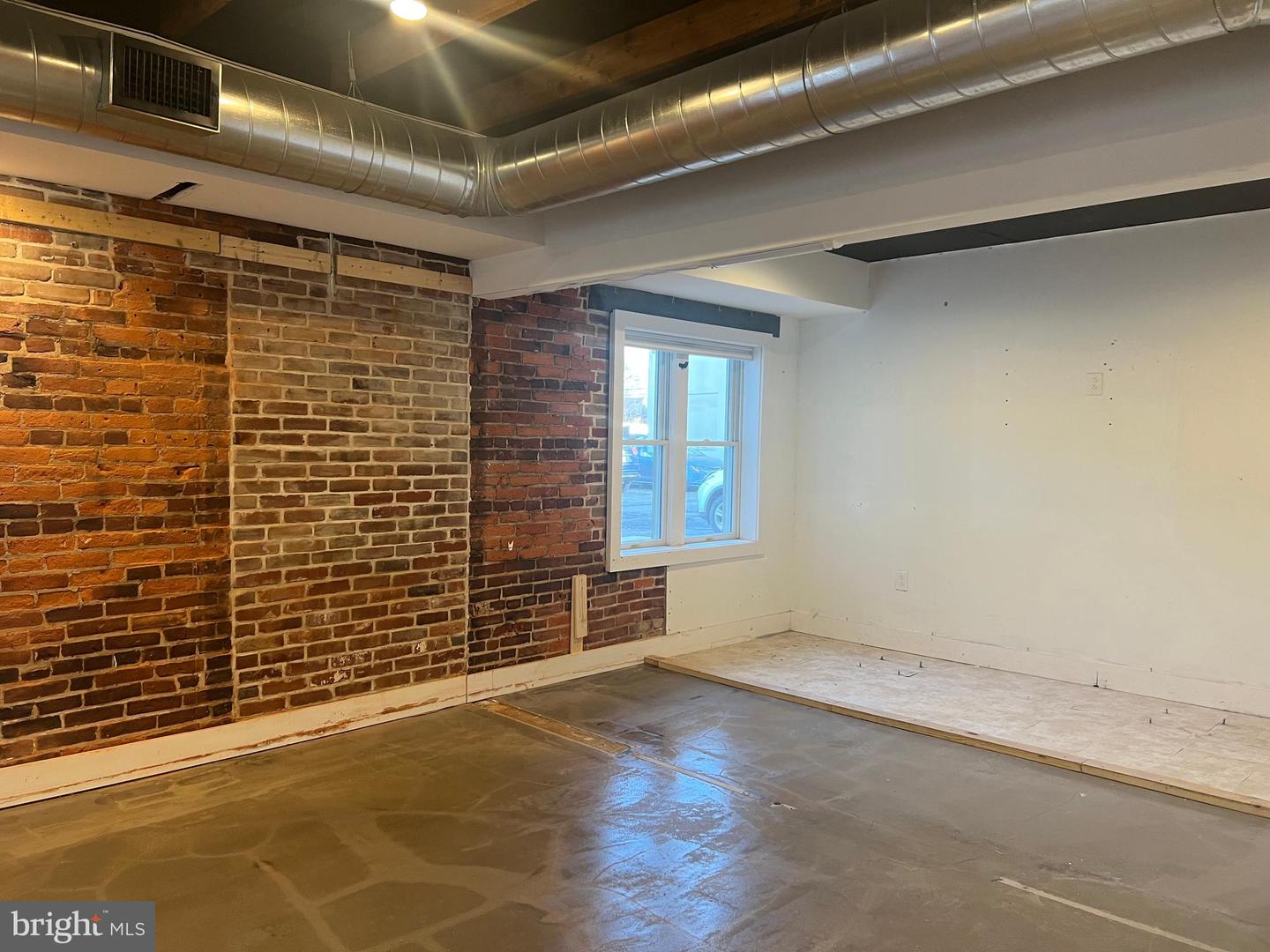 242 Wood St Property Photo 5