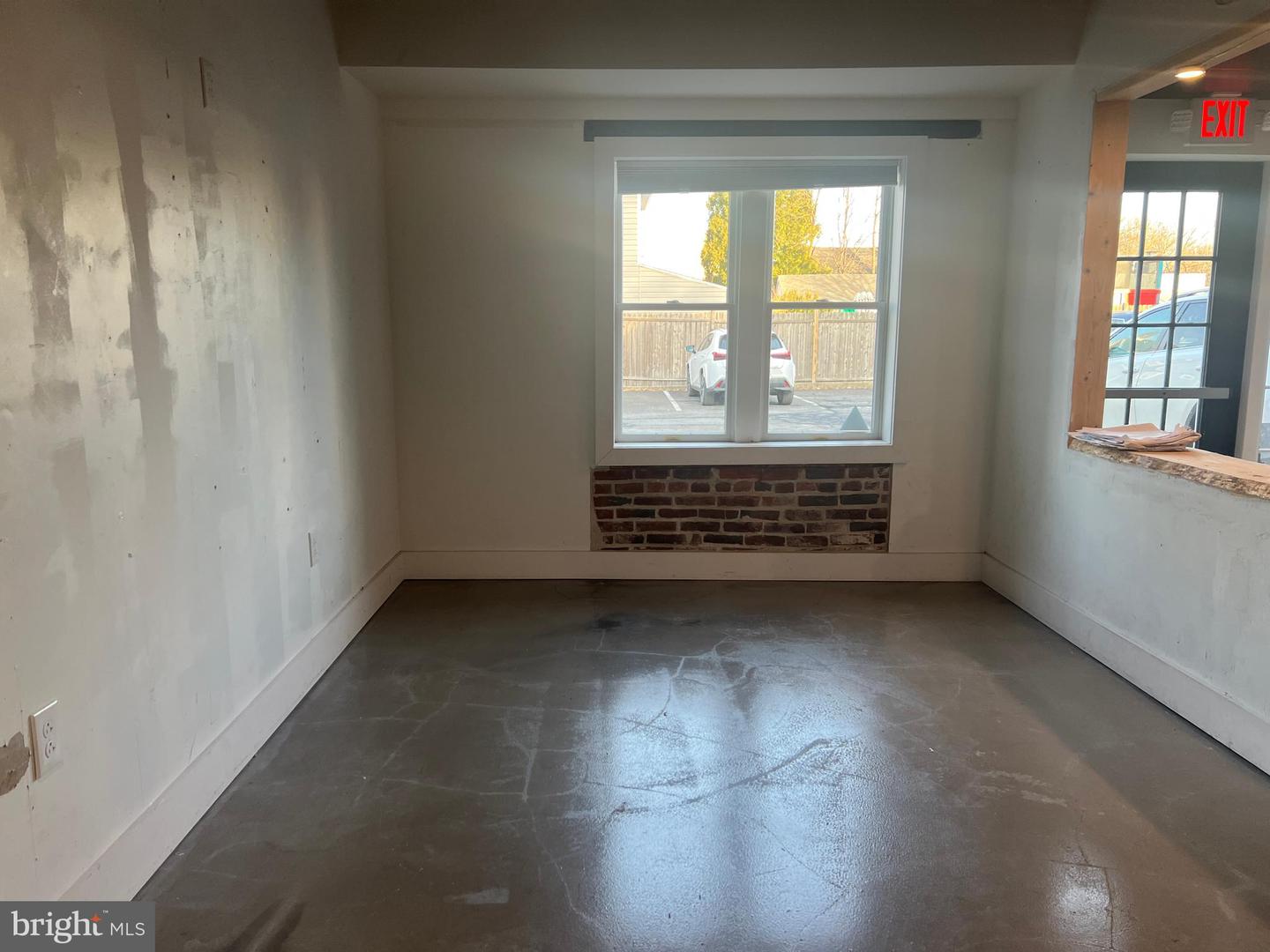 242 Wood St Property Photo 7