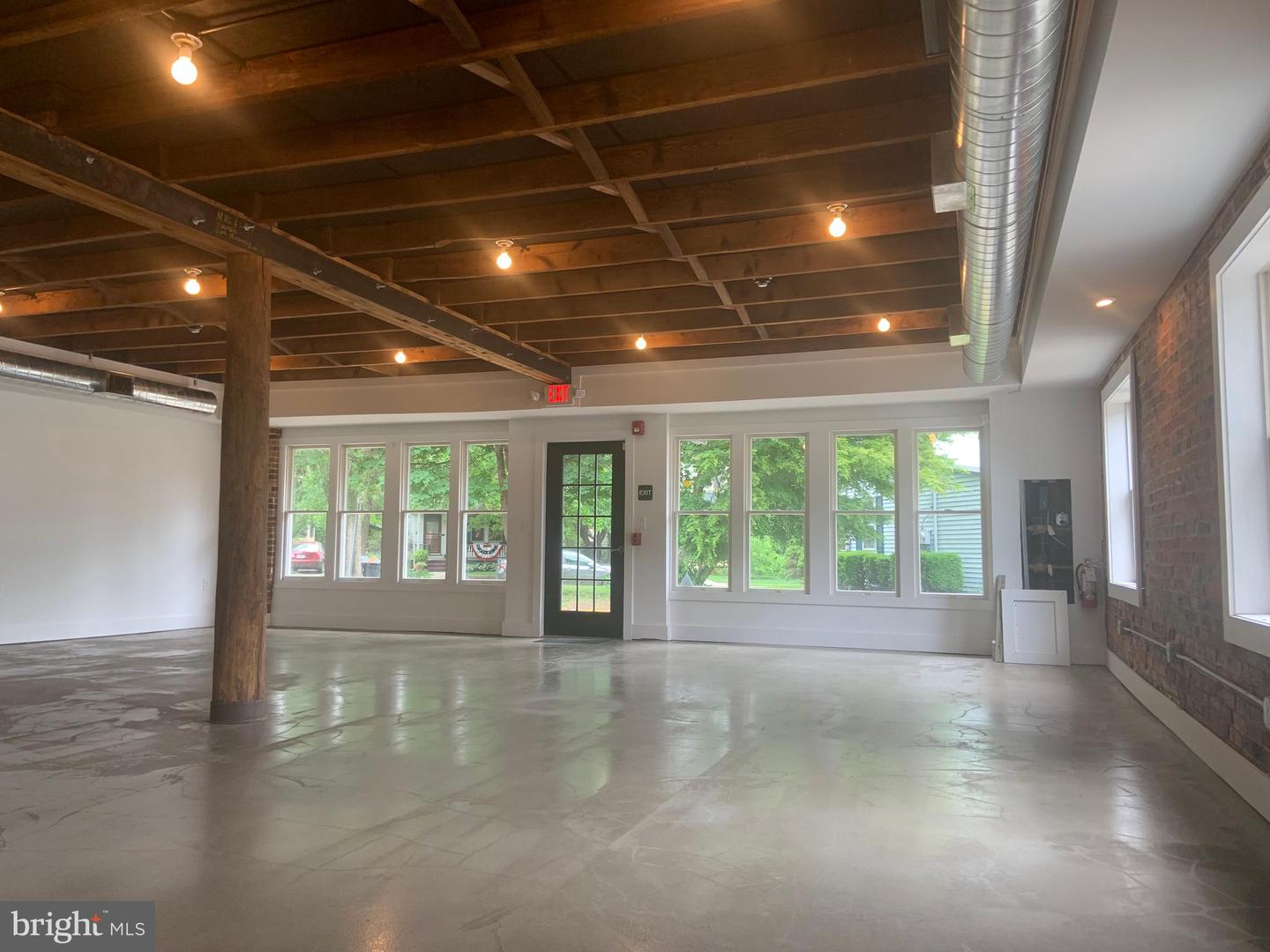 242 Wood St Property Photo 8