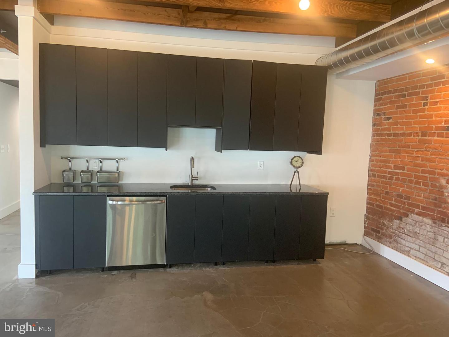 242 Wood St Property Photo 9