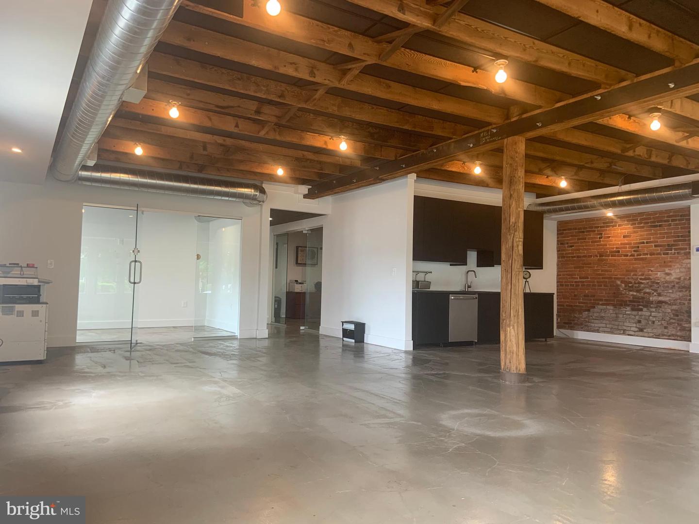 242 Wood St Property Photo 10