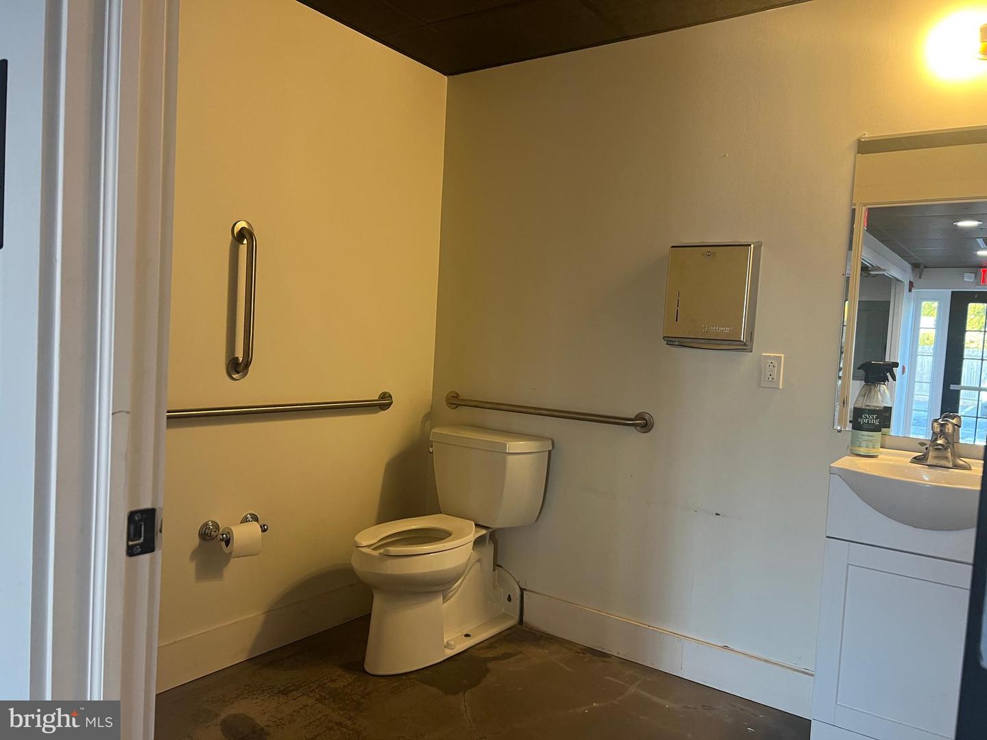 242 Wood St Property Photo 11