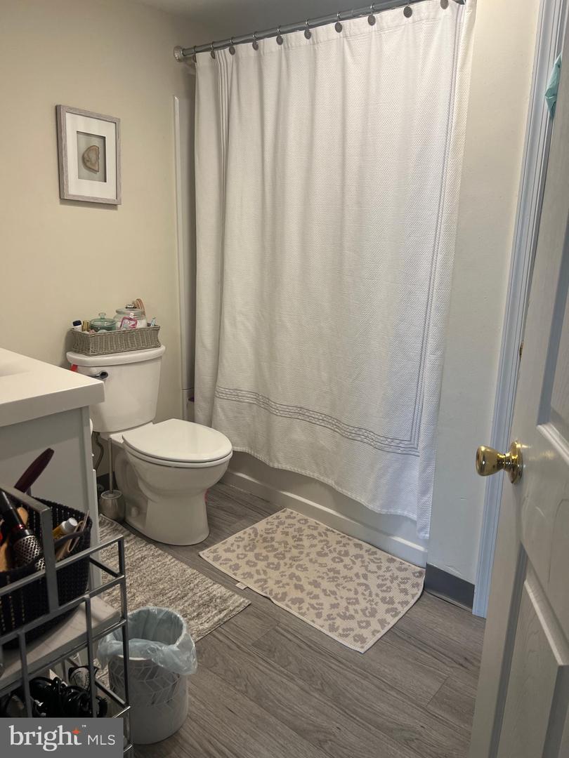 242 Wood St Property Photo 16