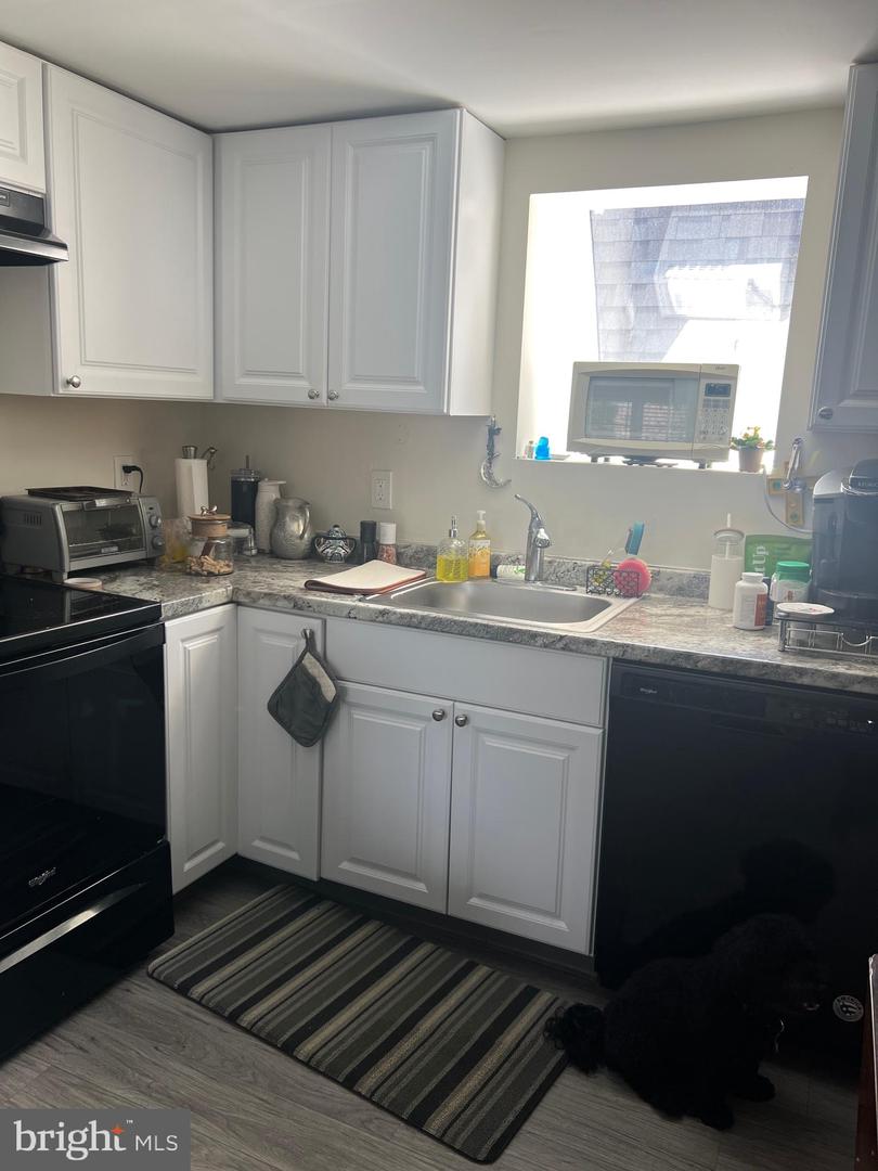 242 Wood St Property Photo 17