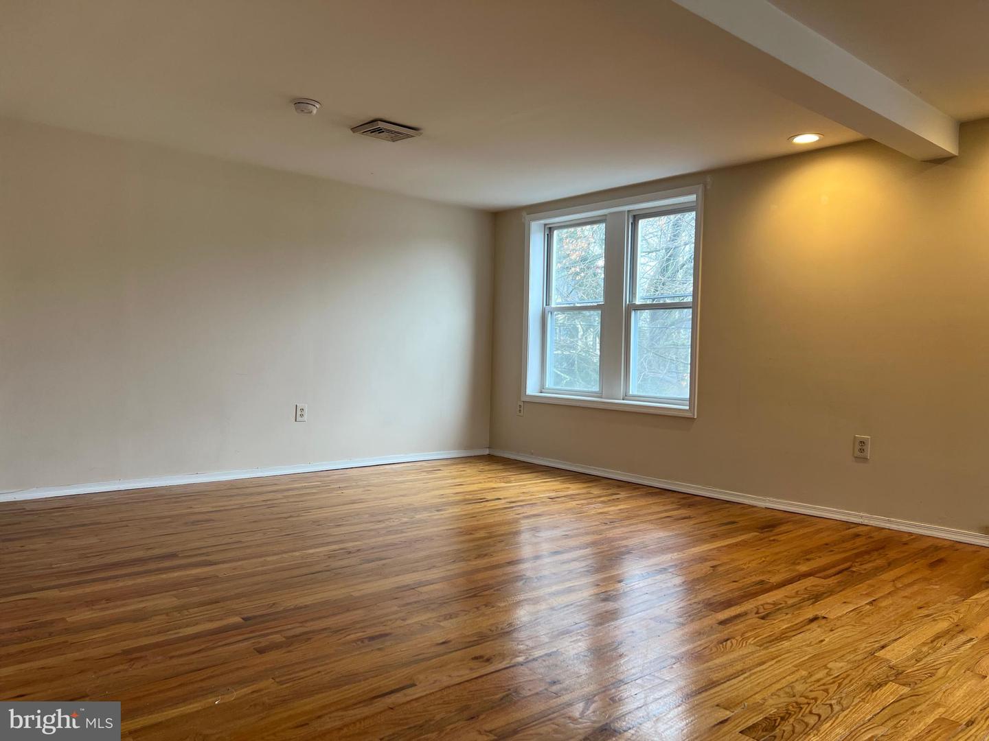 242 Wood St Property Photo 18