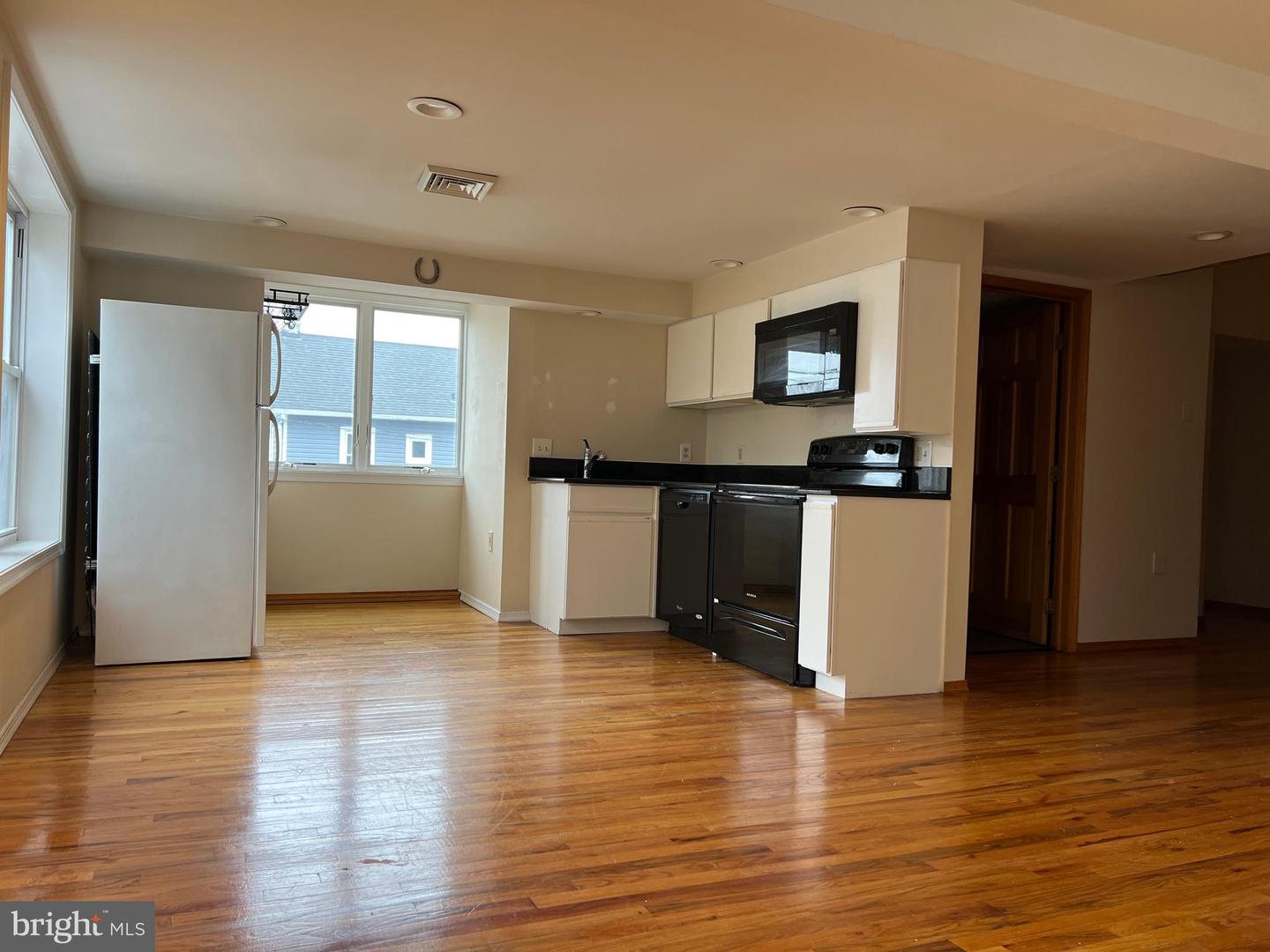 242 Wood St Property Photo 19