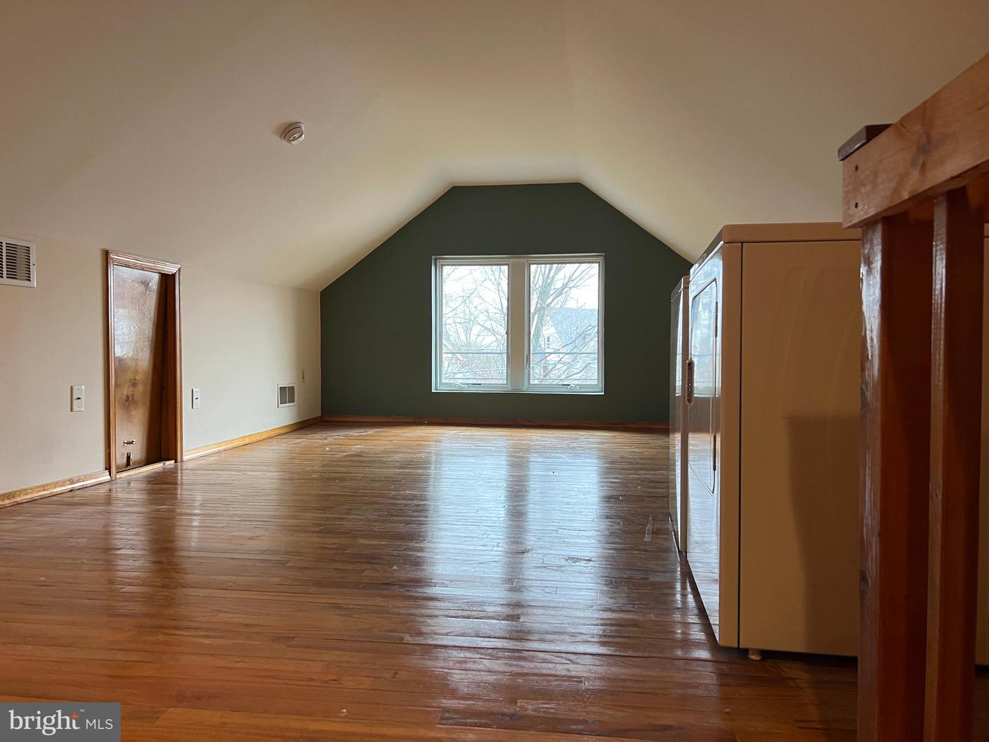 242 Wood St Property Photo 21