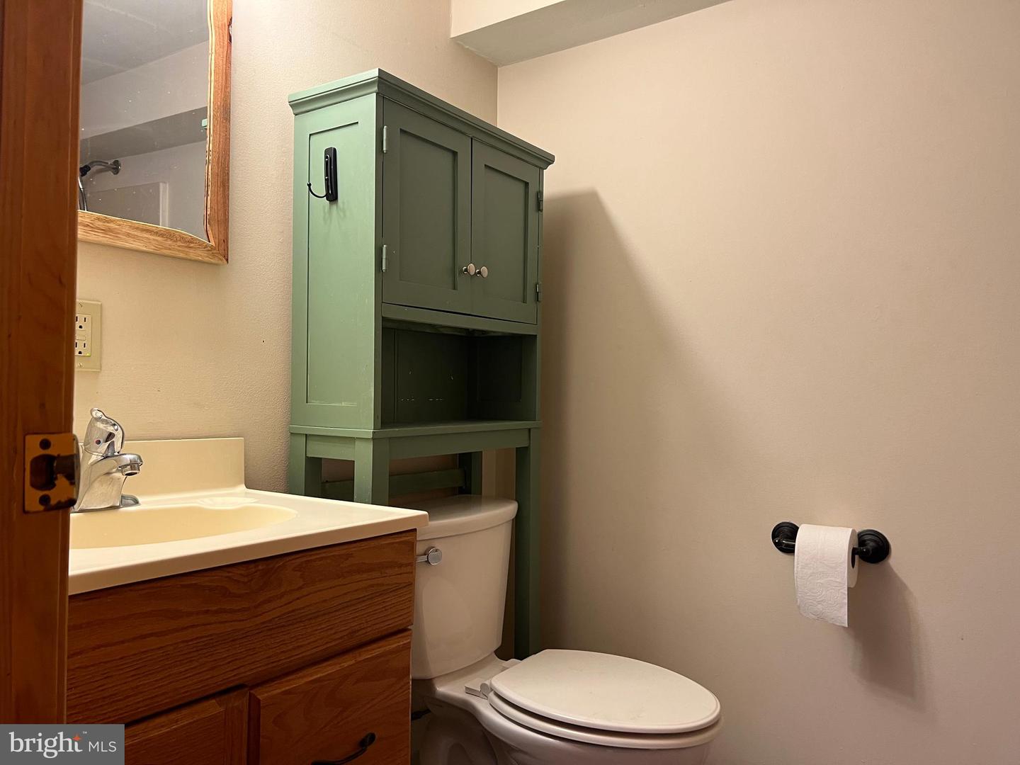 242 Wood St Property Photo 23