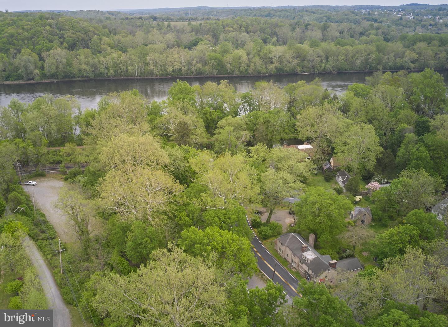2590 River Rd Property Photo 15