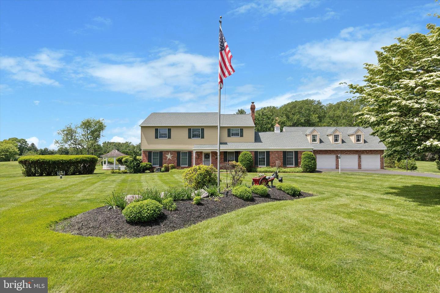 7 Taylor Ln Property Photo 1