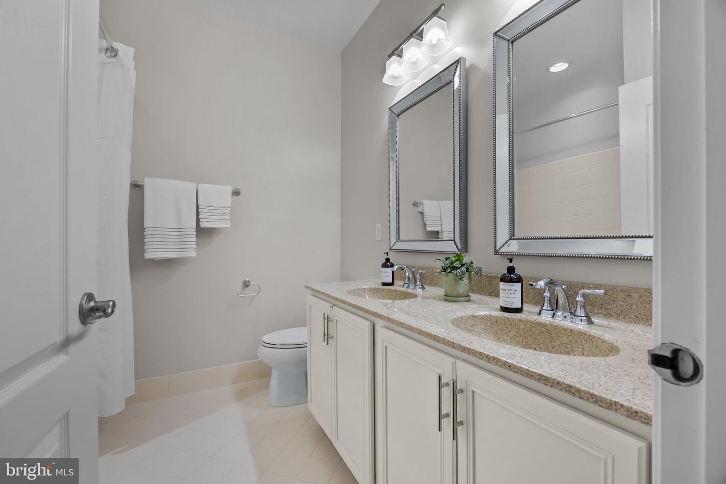 107 Hicks Aly Property Photo 36