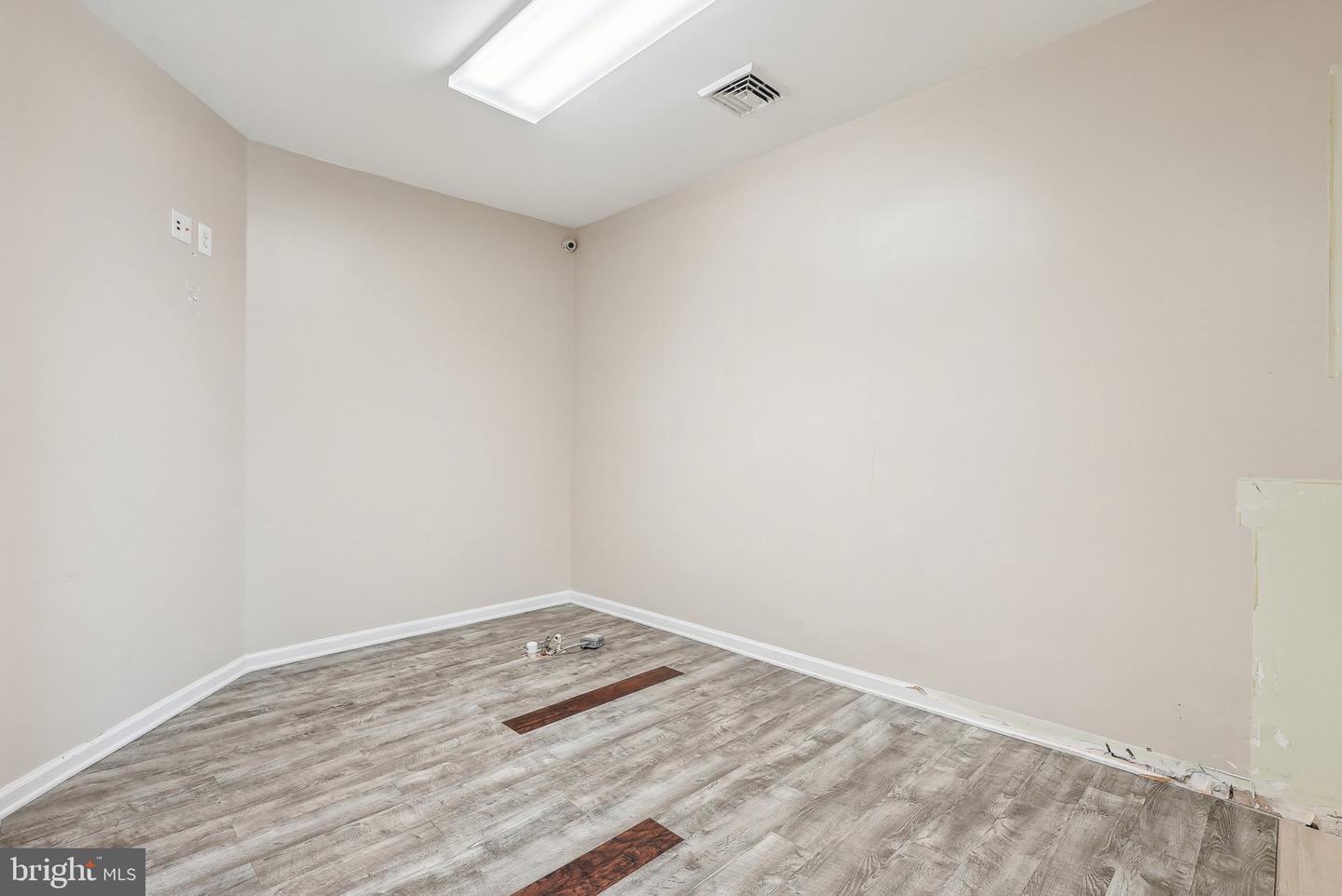 1005 Green Ln Property Photo 28