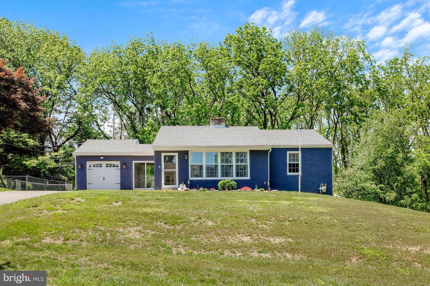 221 Brookside Dr Property Photo