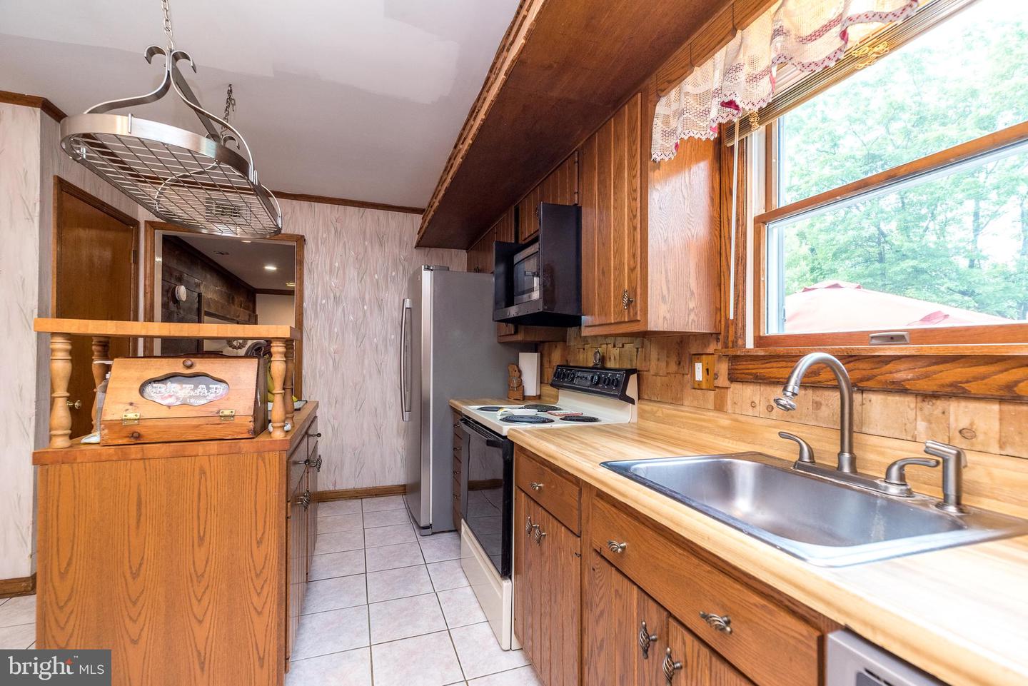 866 Decker Ln Property Photo 6