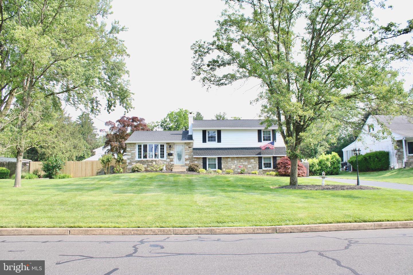 105 W Highland Ave Property Photo 1