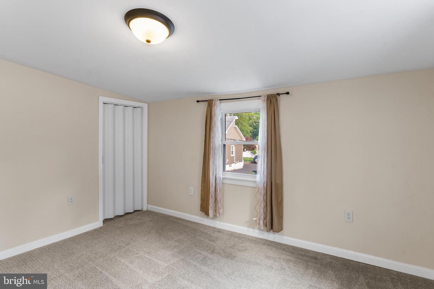 1557 Fairview Ave Property Photo 15