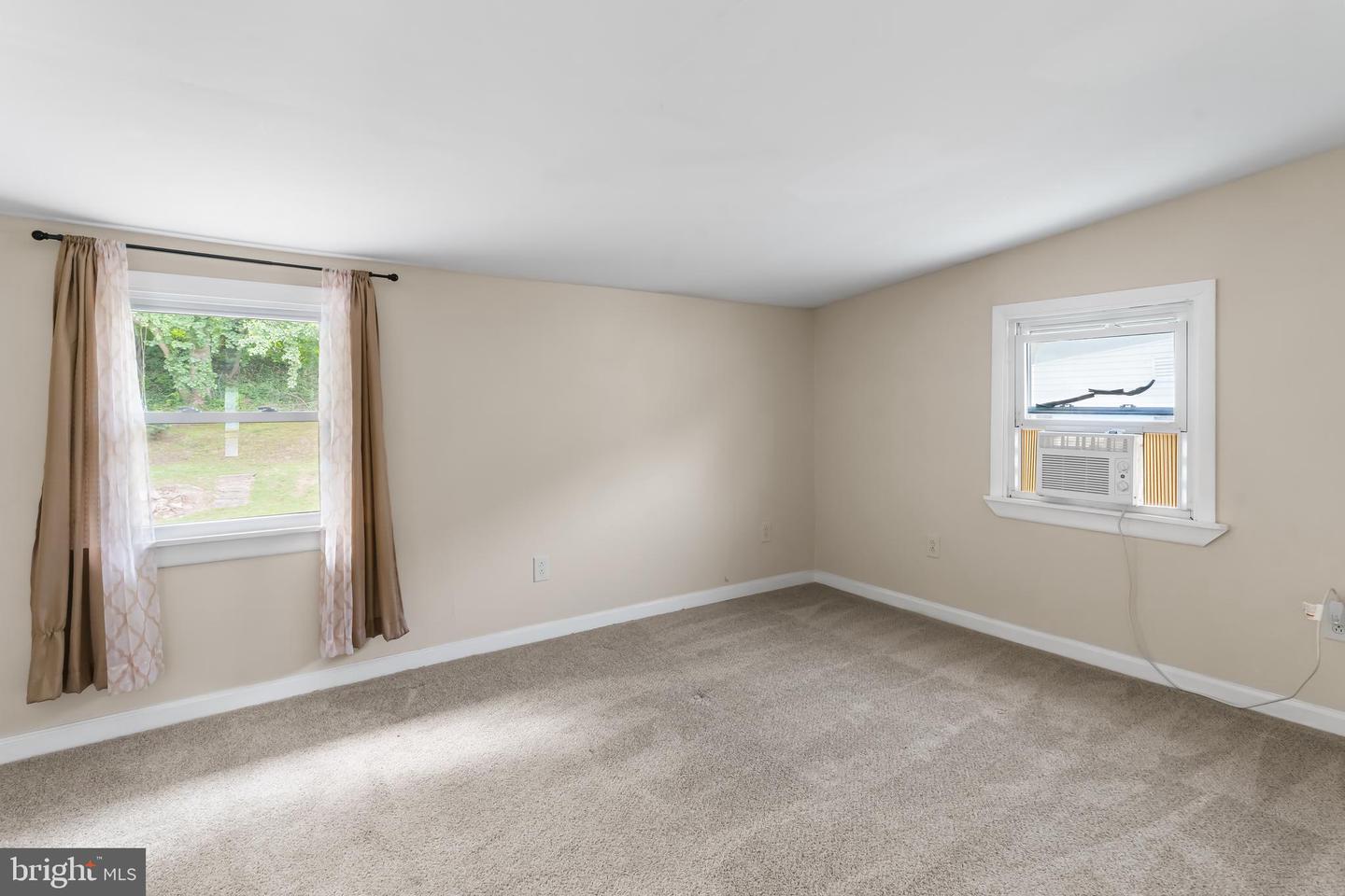 1557 Fairview Ave Property Photo 17