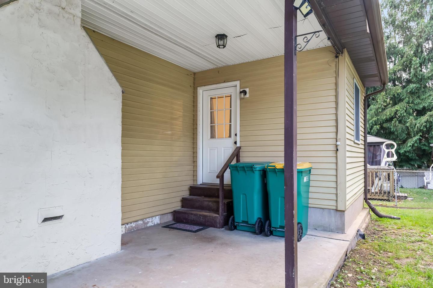 1557 Fairview Ave Property Photo 19