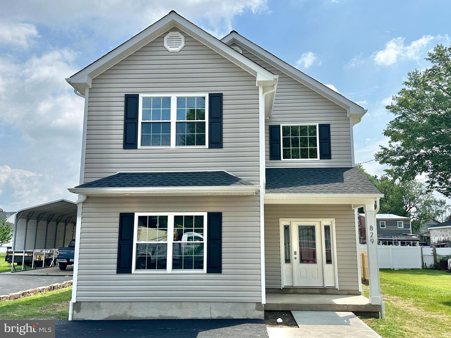 829 Third Ave Property Photo 1