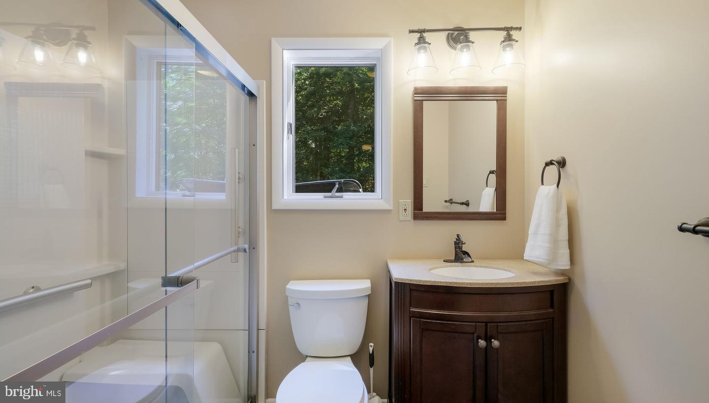 1140 Ferry Rd Property Photo 20