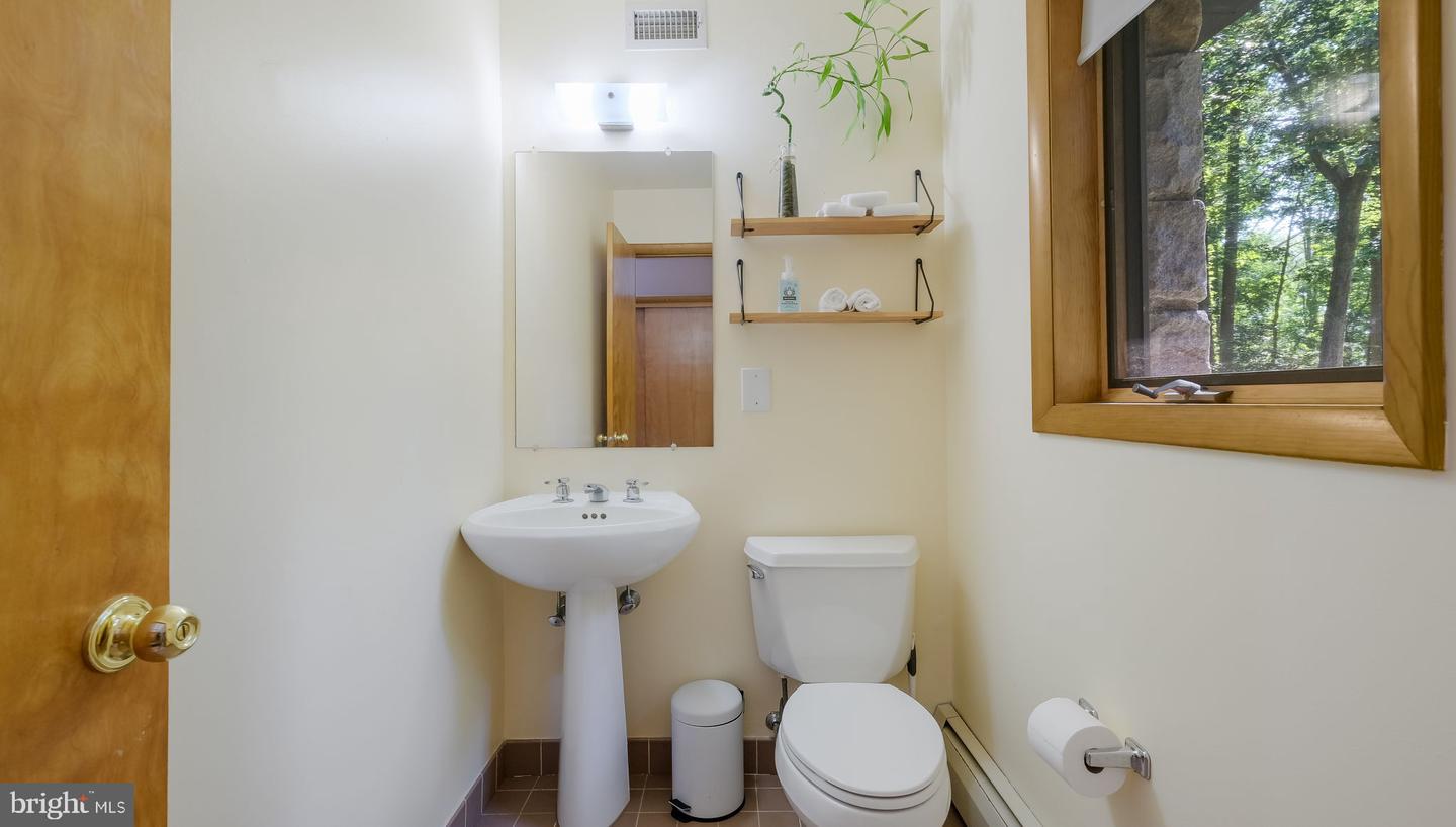 1140 Ferry Rd Property Photo 25
