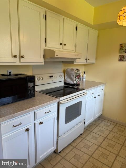 4826 Oxford Ct Property Photo 3