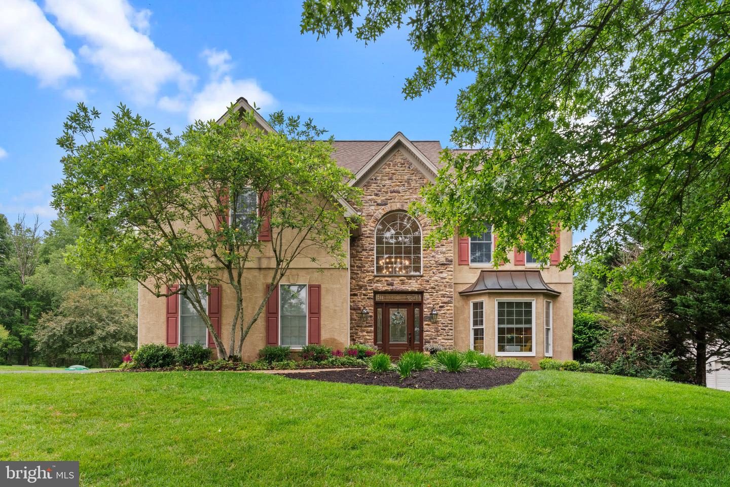14 LEAPSON LN Property Photo 1