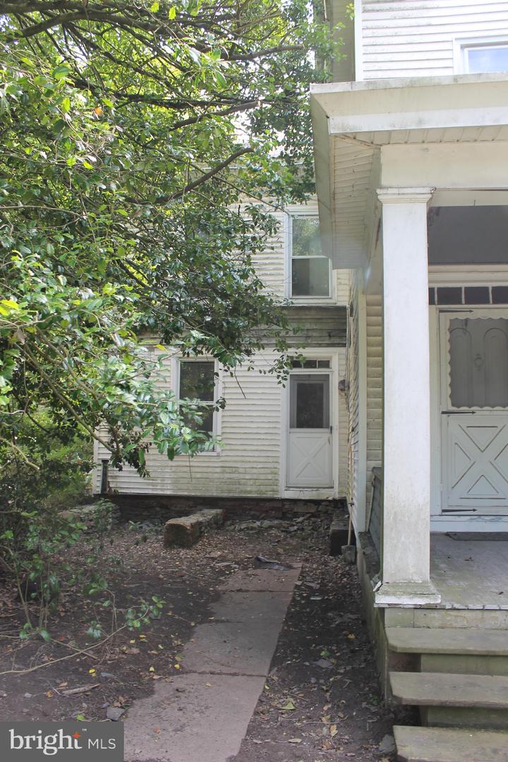 1628 River Rd Property Photo 3