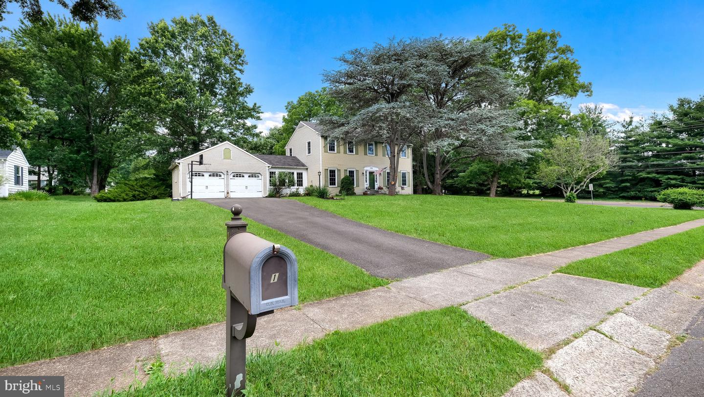 1 Sunnybrook Dr Property Photo 2