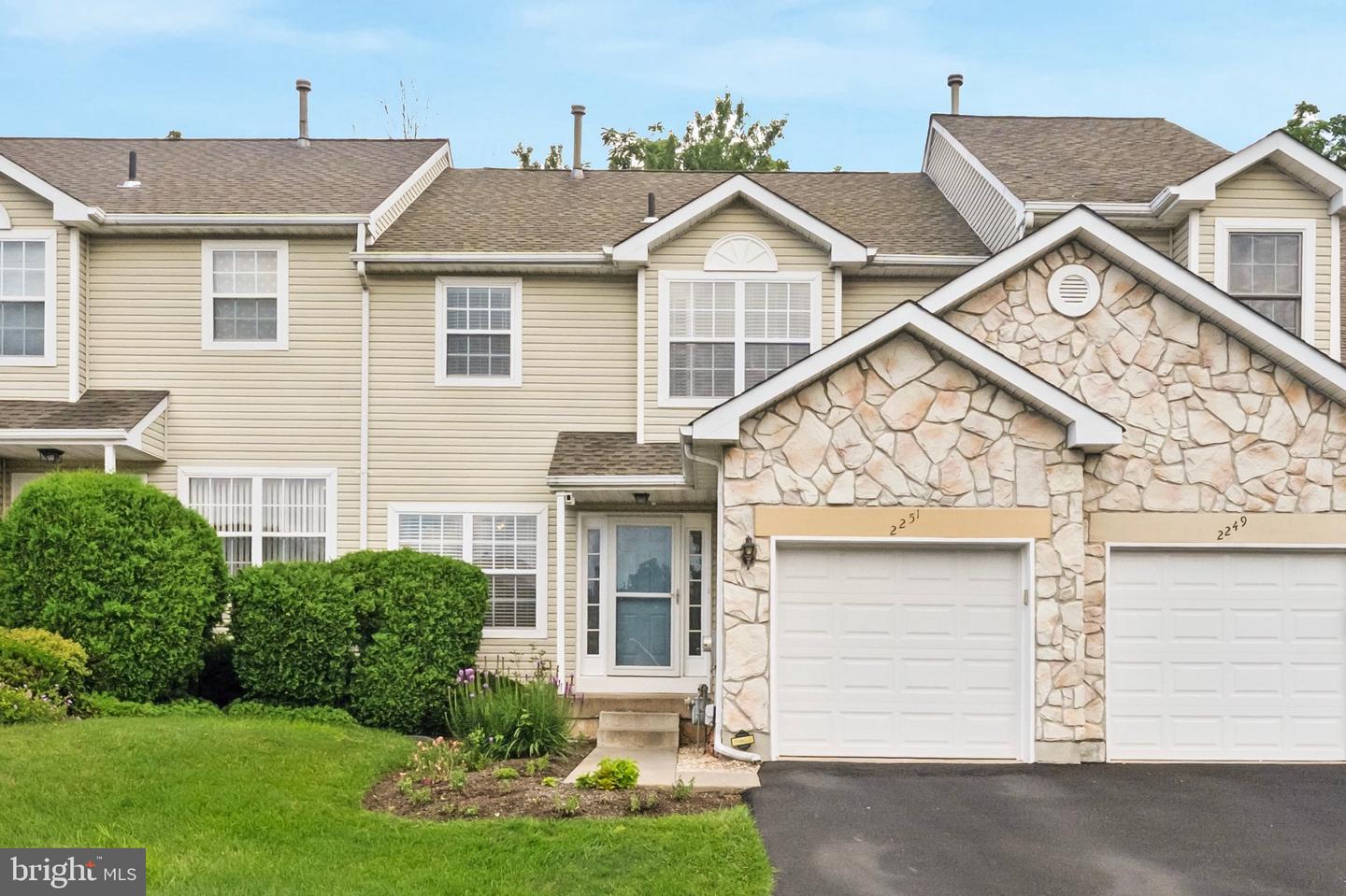 2251 Orchard Hill Cir Property Photo