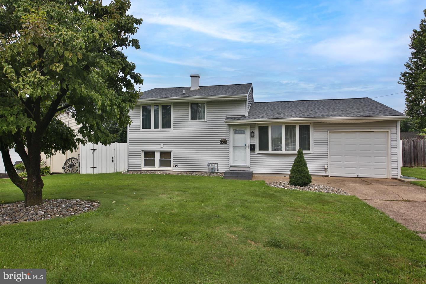 3072 Richlieu Rd Property Photo 1
