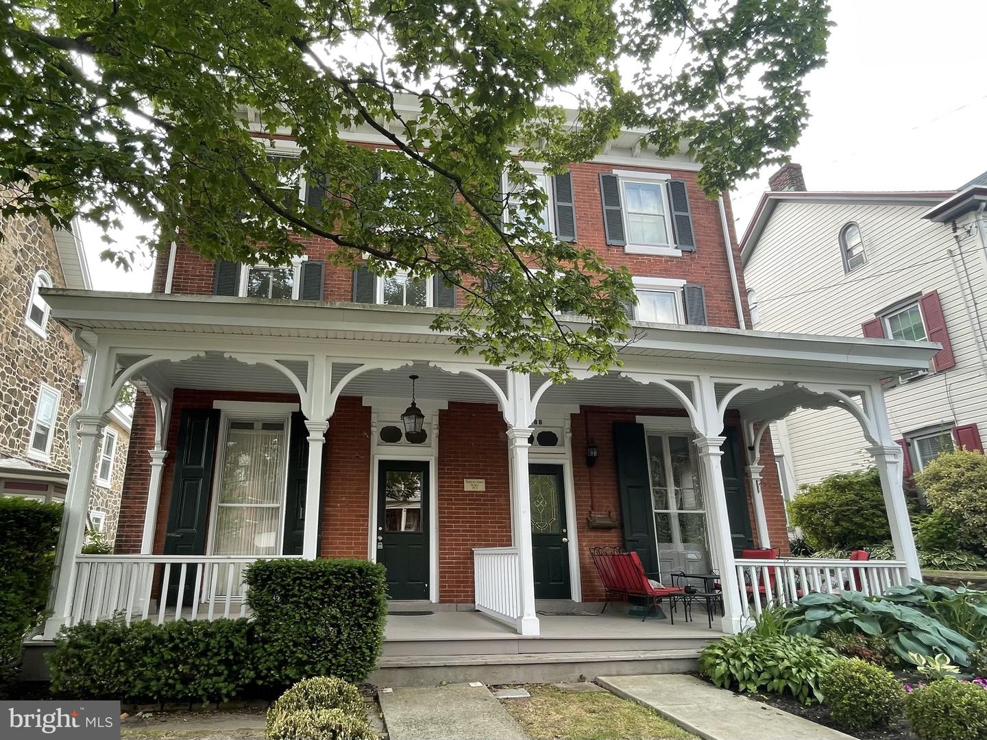 90 S Clinton St Property Photo 1