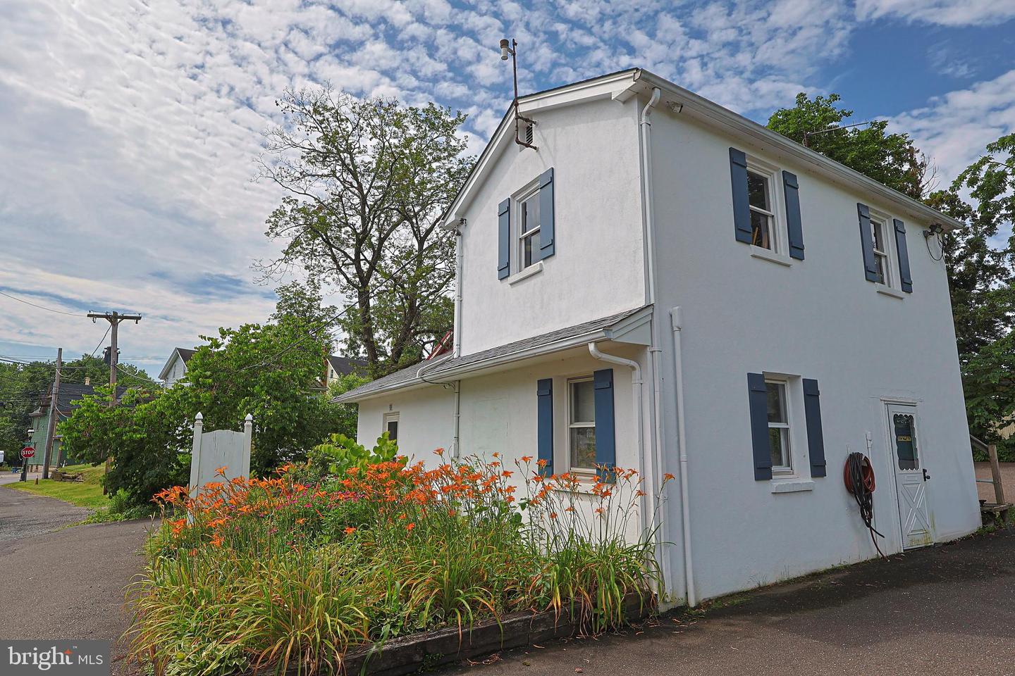 10 Kerns Ave Property Photo 2