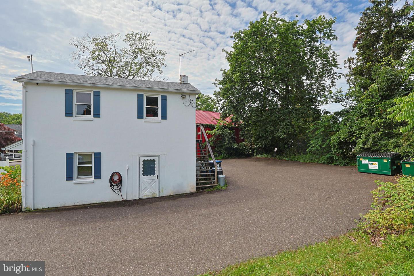 10 Kerns Ave Property Photo 3