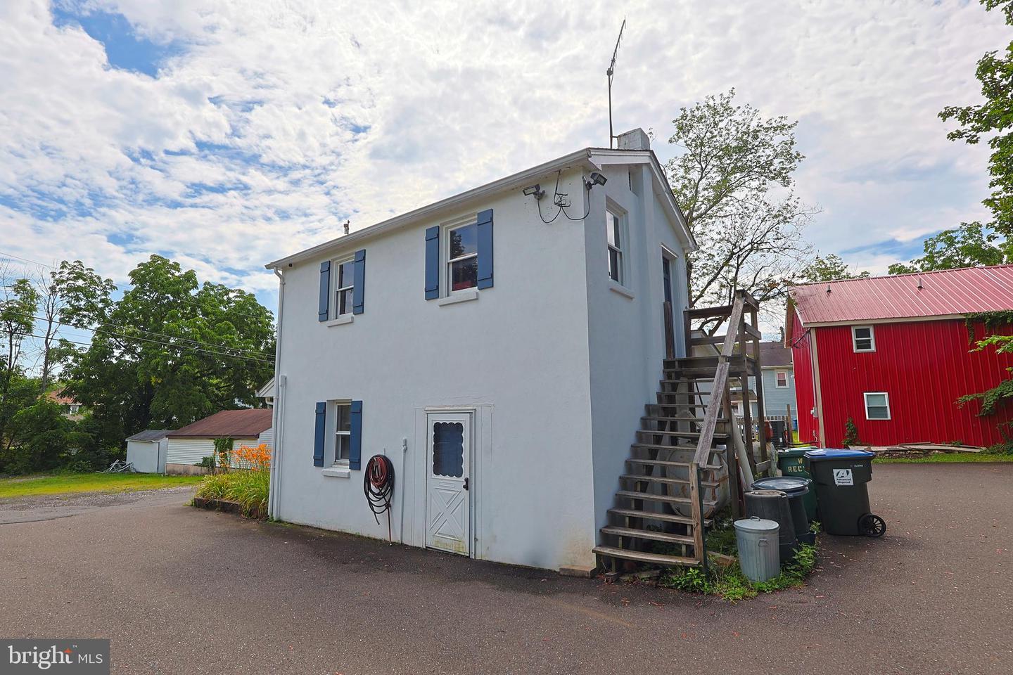10 Kerns Ave Property Photo 4