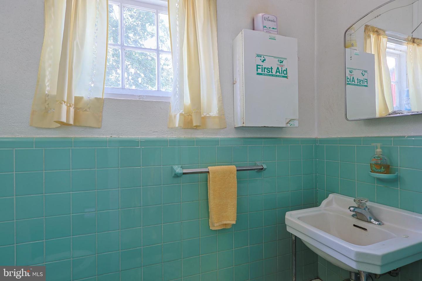 10 Kerns Ave Property Photo 9