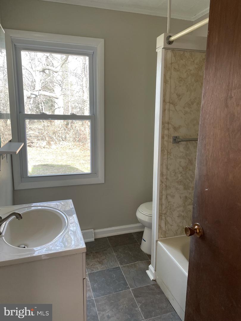 5665 Hulmeville Rd Property Photo 11