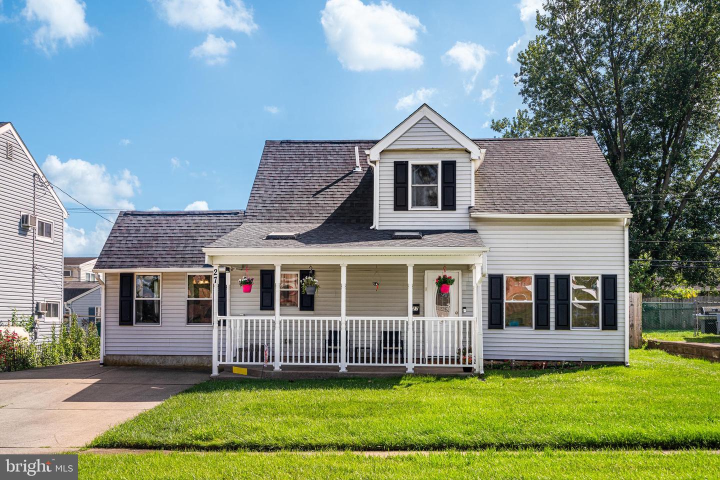 27 ARBOR LN
