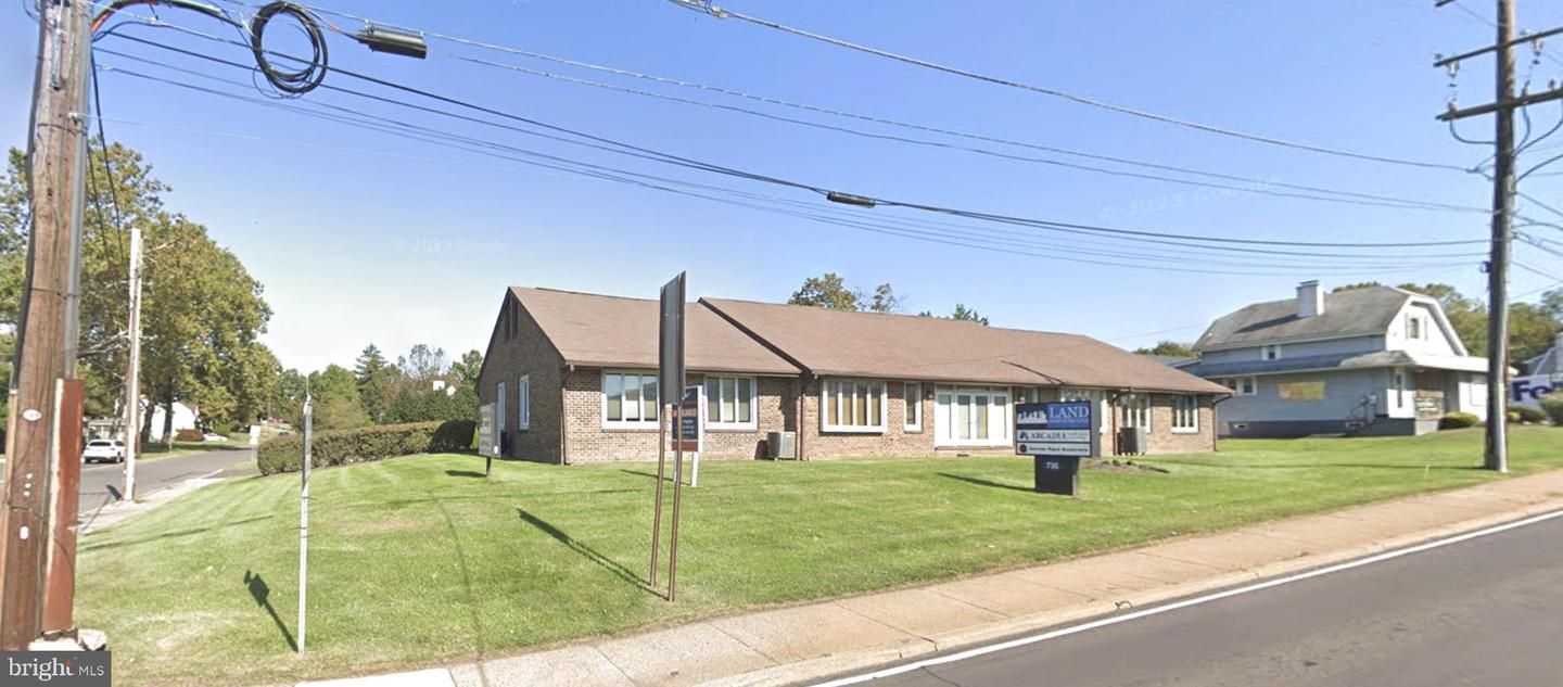 735 Street Rd Property Photo 1