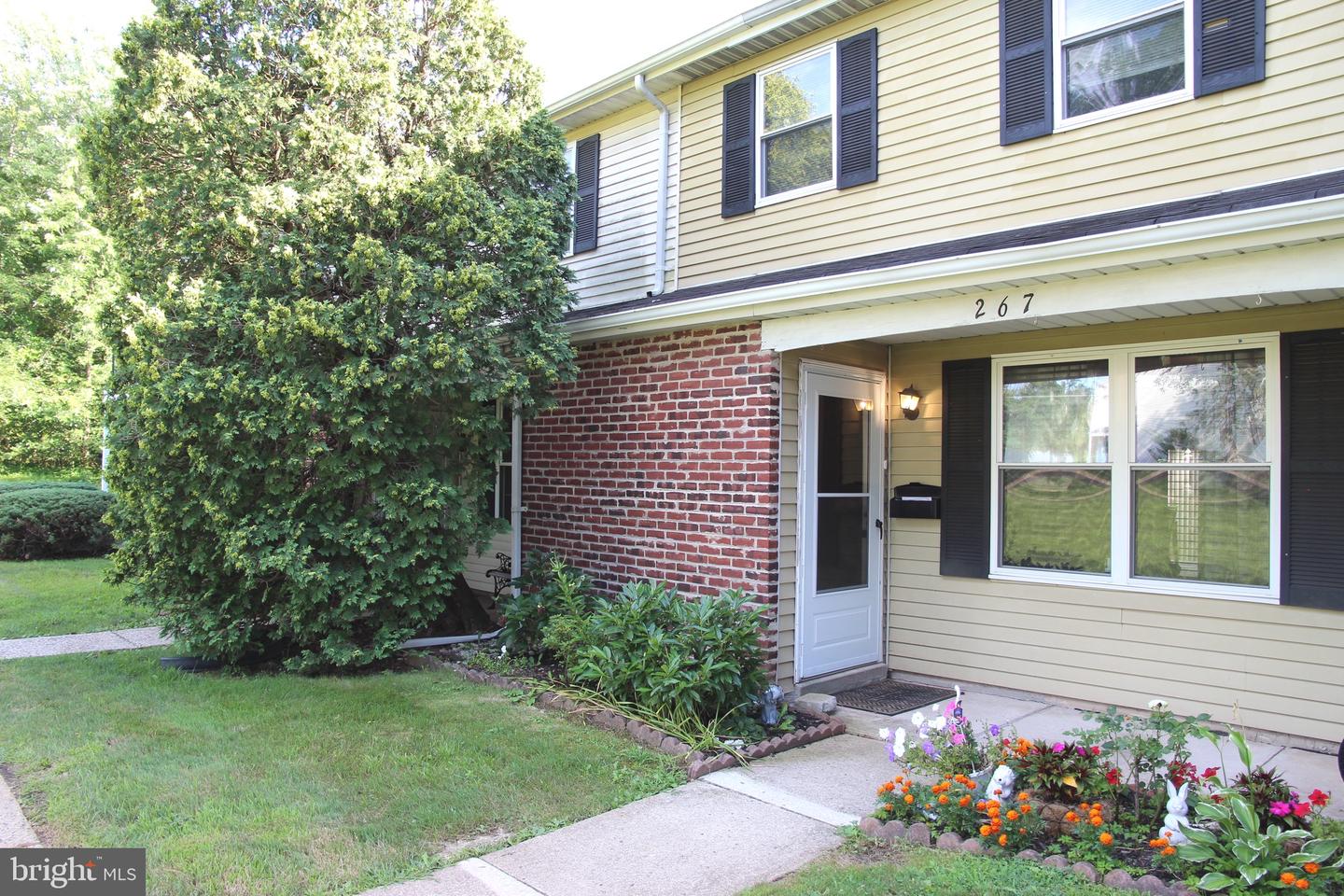 267 Washington Pl Property Photo 1