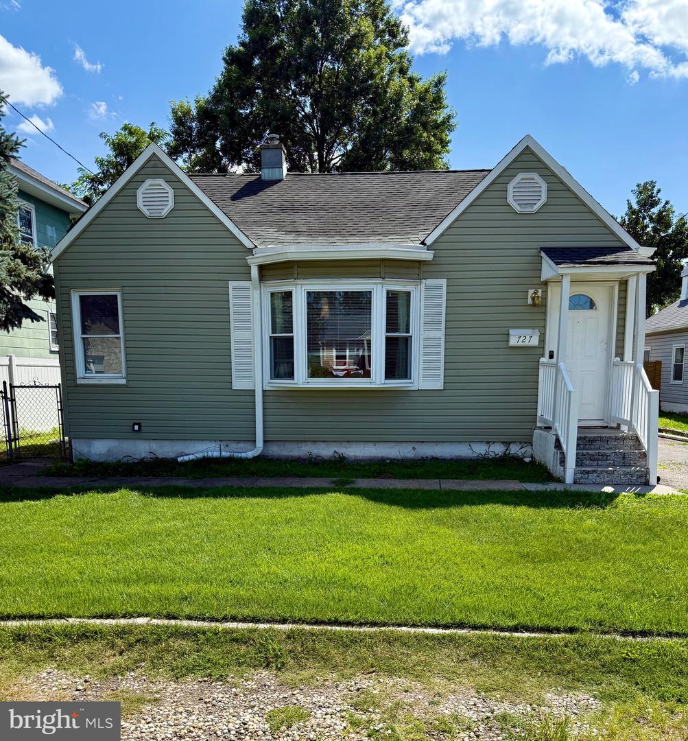 727 Merlin St Property Photo 1