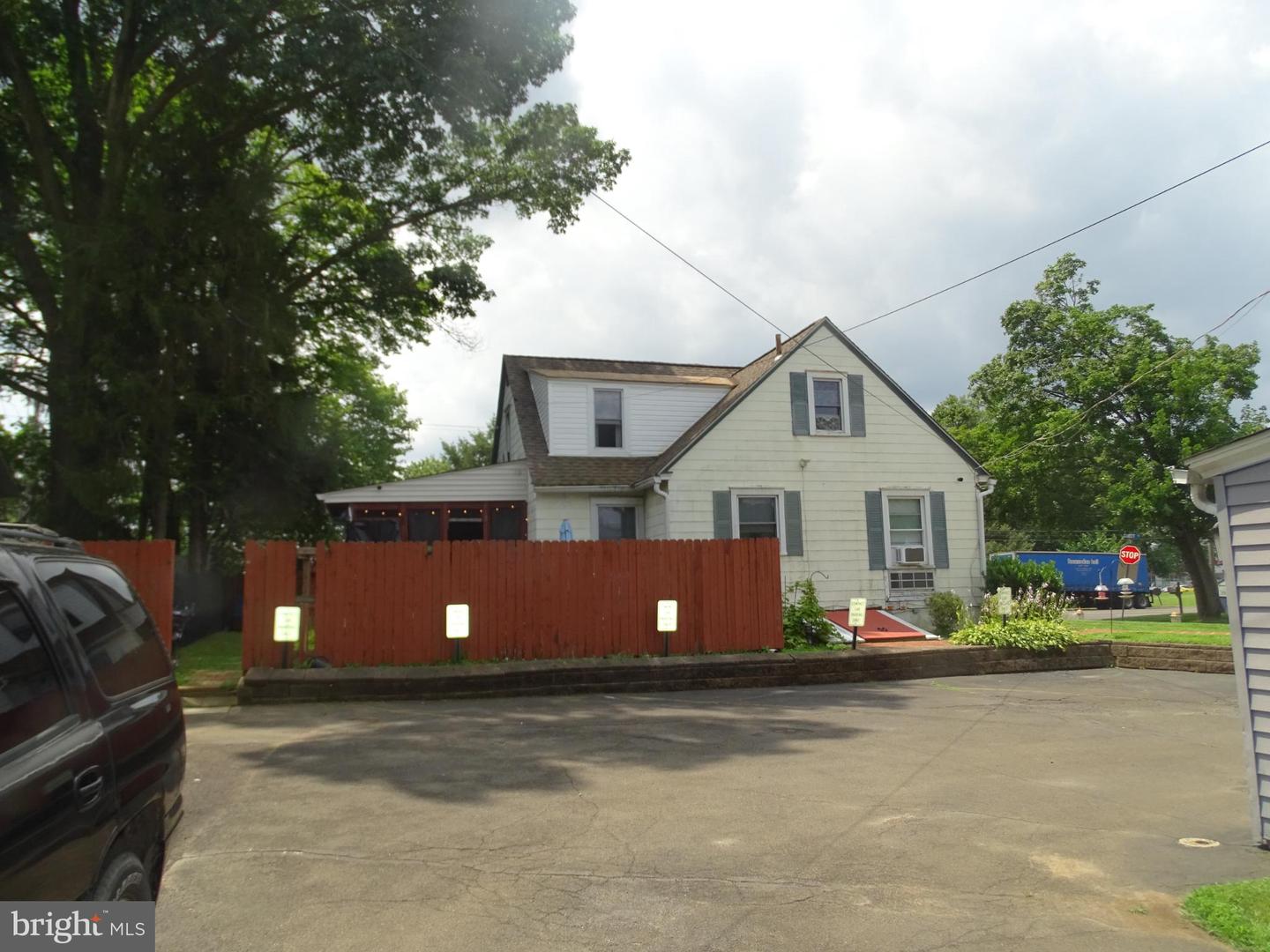 131 W Street Rd W Property Photo 5