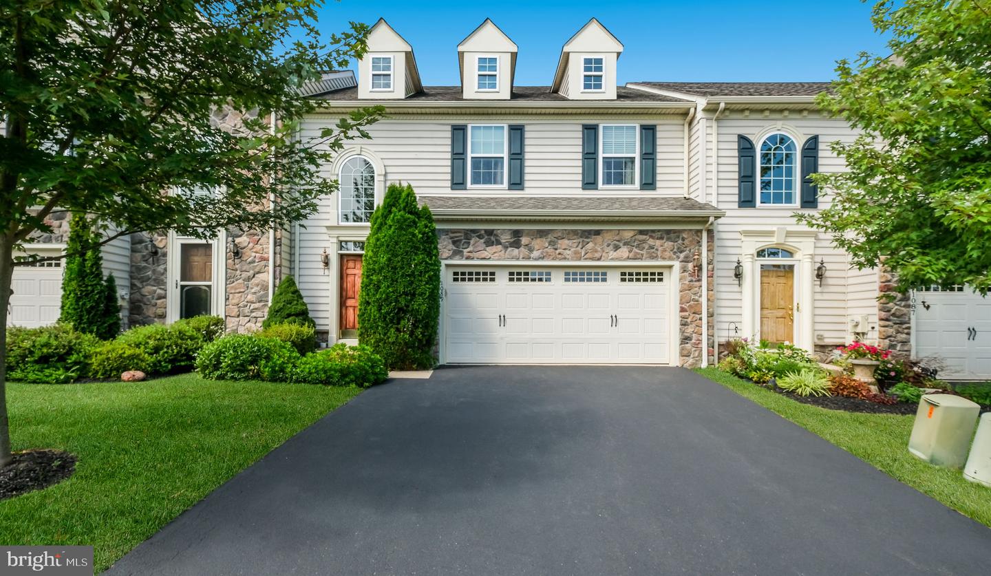 1089 Arbour Ln Property Photo 1