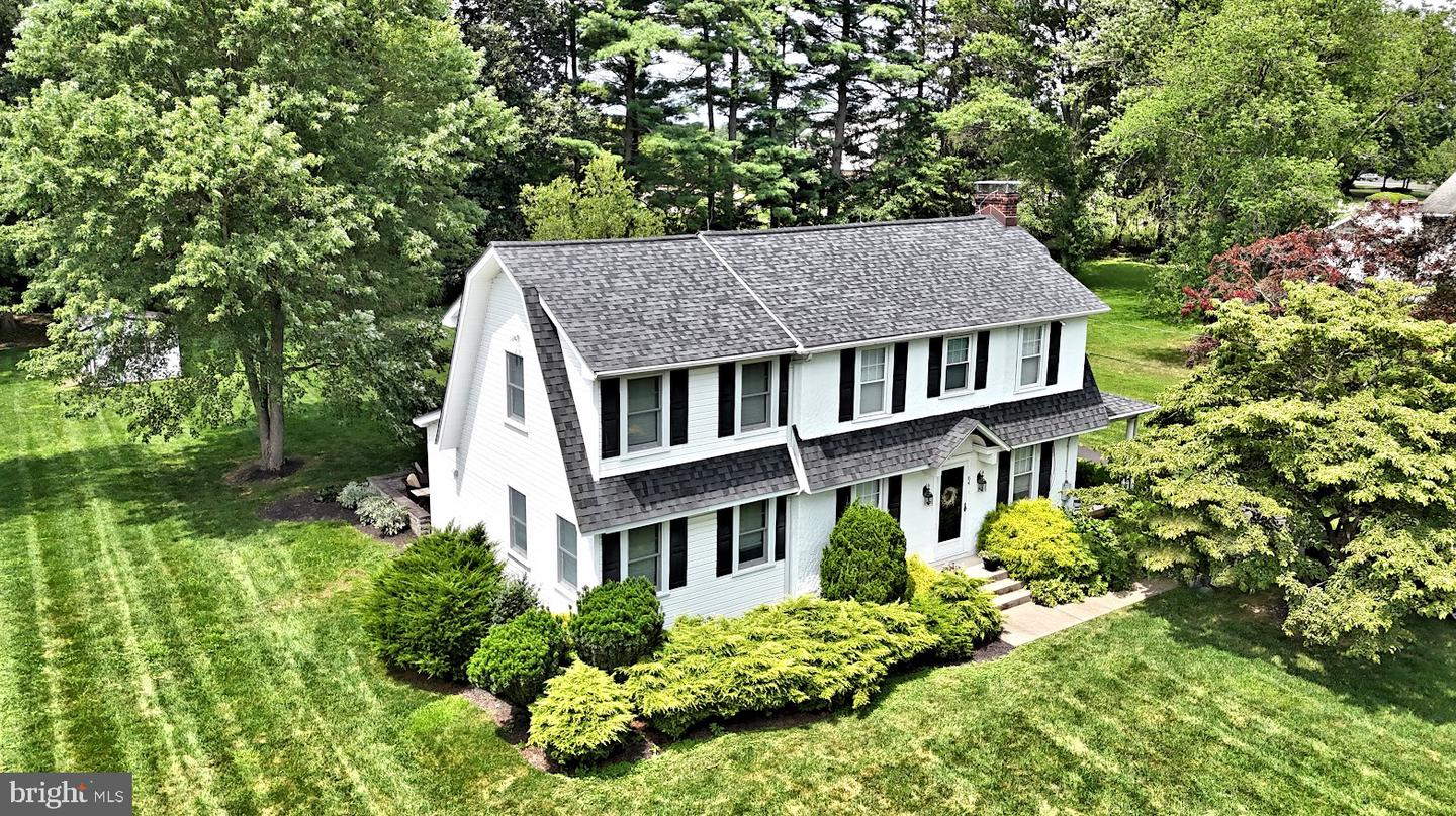 84 Woodlawn Ave Property Photo 1