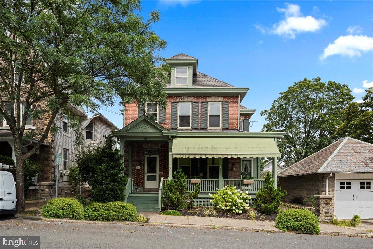 123 S Franklin St Property Photo 1