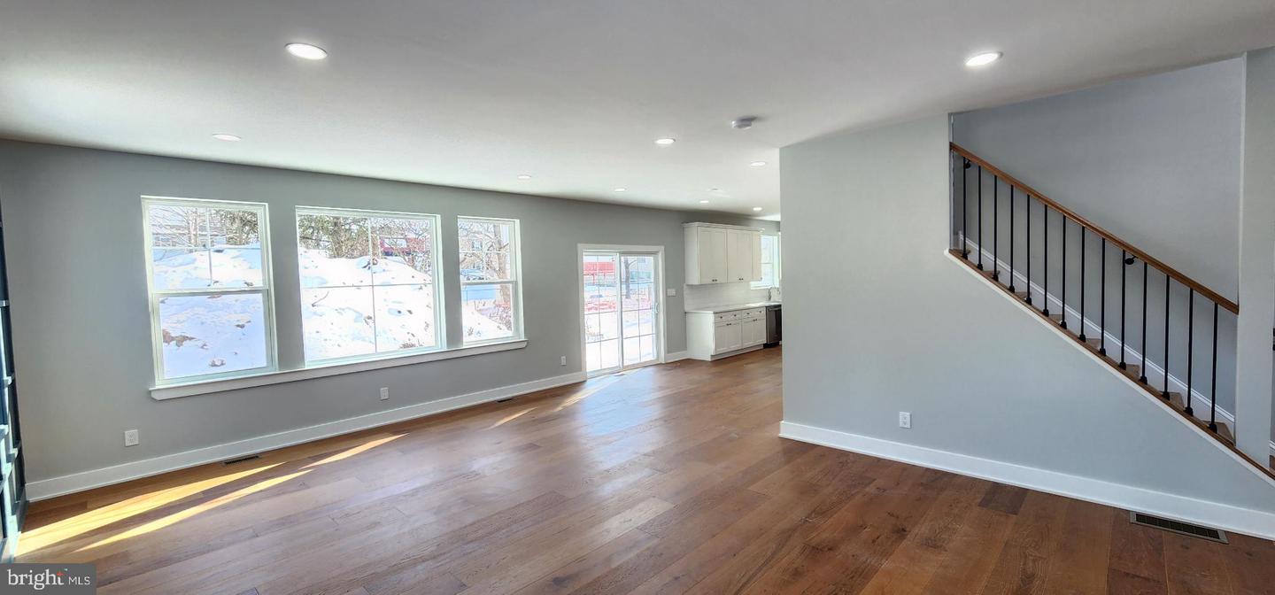 11b Fairview Ave Property Photo 9