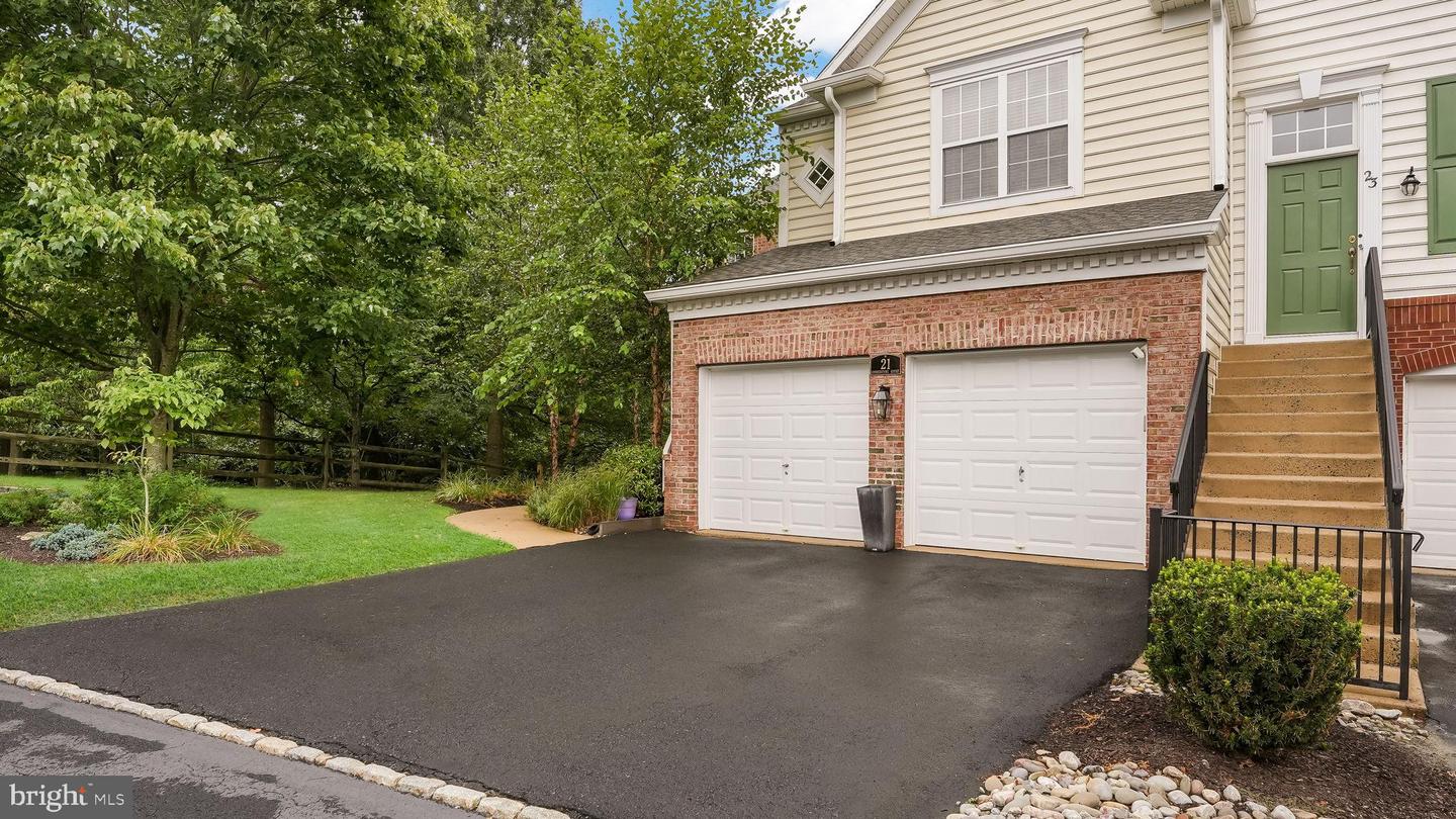 21 Cornerstone Ct. Property Photo 1