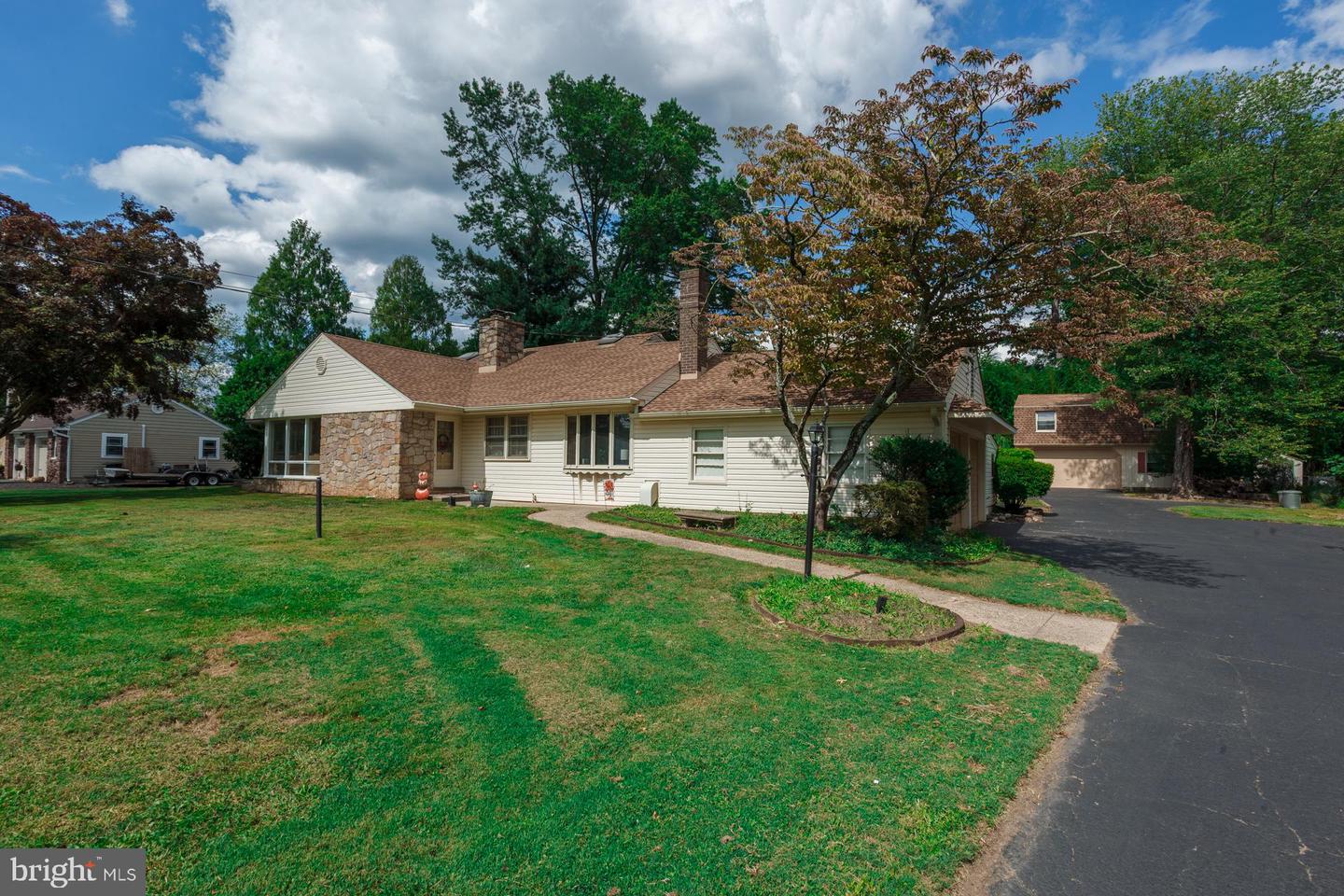 1065 BRISTOL RD