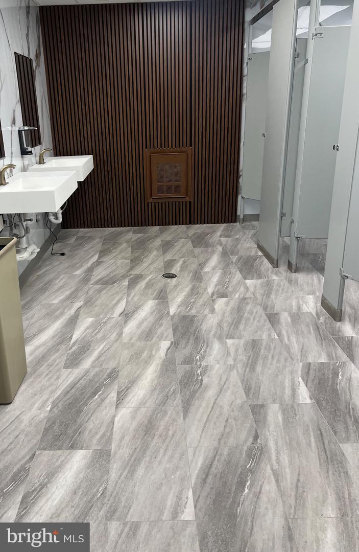 1200 Veterans #a-3 Property Photo 8