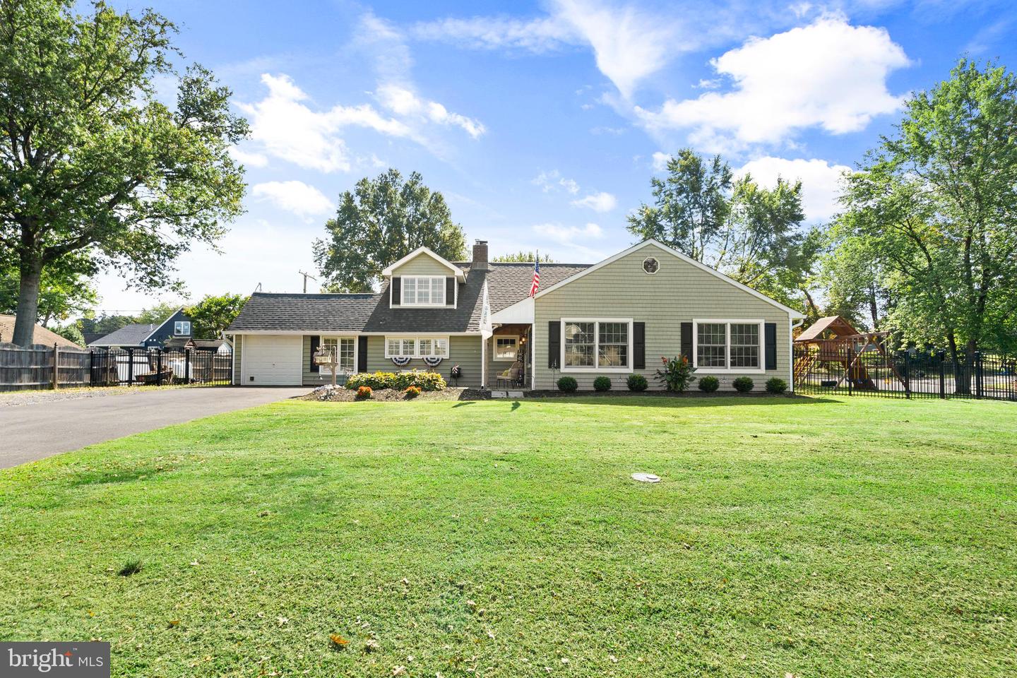 88 Forsythia Dr N Property Photo 1